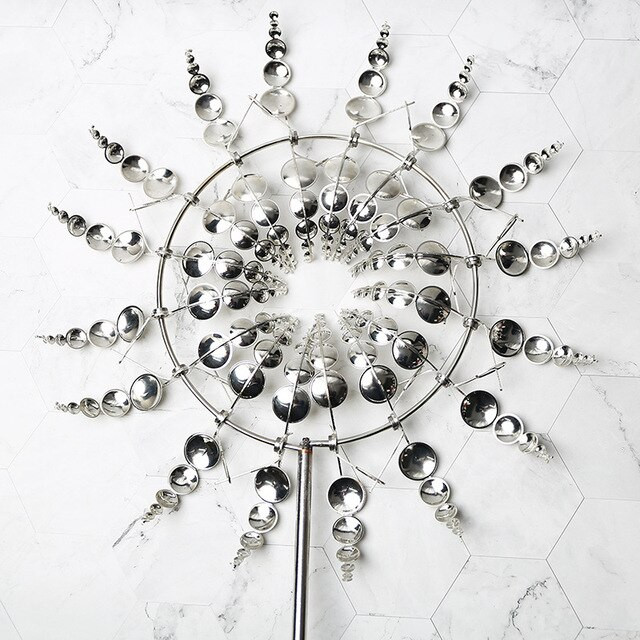 Unikalūs stebuklingi metaliniai vėjo malūnai lauko vėjo suktukai vėjo kolektorius Kiemo kiemas lauko besisukantis metalinis vėjo malūnas