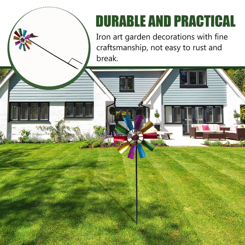 Raudkunsti tuuliku aia jahvatatud sisestusega tiibratas väljas pöörlev tuuleveski aiandus sisehoovi tuuleveski aia käsitöö ornament