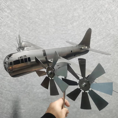 Superfortress Модел Wind Spinner Home Decor Самолет Wind Chimes Метална вятърна мелница Двор Art Craft Garden Decoration Outdoor