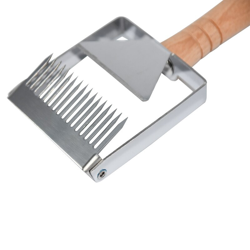 Drevená rukoväť, ihla, medový nôž, riedka lopata, rezačka, škrabka na med, lopata z nehrdzavejúcej ocele, odviečkovacie vidličky, včelárske nástroje.