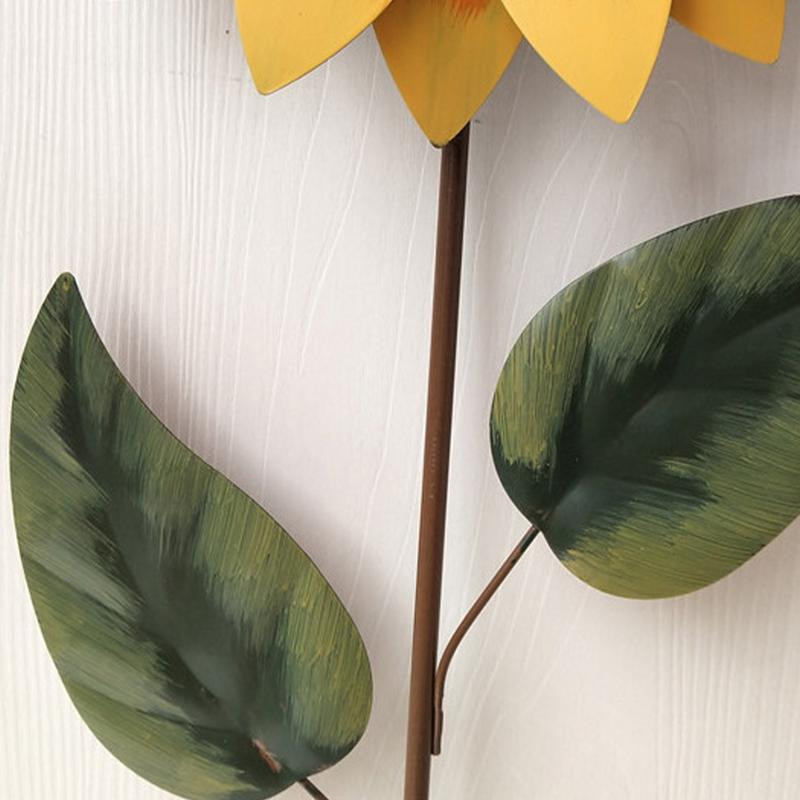 Kalto geležies vėjo malūno kiemo lauko besisukantis kuolas saulėgrąžų vėjo suktukas sodo kiemo statulos dekoravimui metalo meno papuošalai