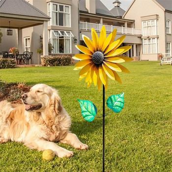 Слънчогледова вятърна мелница, метална въртяща се слънчогледова вятърна мелница с кол, стояща тревна площ, цвете, въртящо се колело, открит градински декор, детска играчка