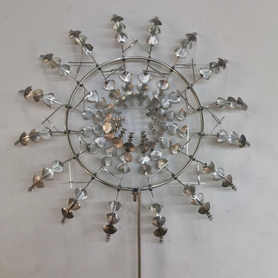 Unikátny a magický kovový veterný mlyn Harlow, rotačný veterný mlyn, vonkajšie lapače vetra, záhrada, kinetická kovová otočná dekorácia.