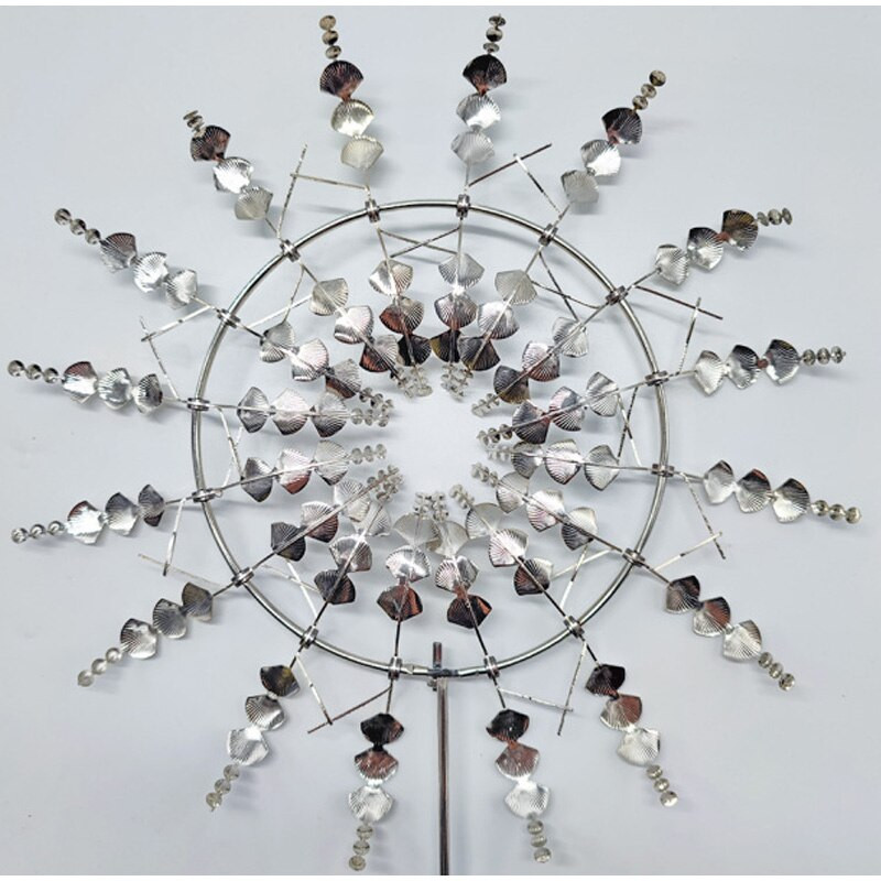 Záhradný kovový unikátny magický veterný mlyn, vonkajšie veterné rotačné vrtule, zberače vetra, nádvorie, terasa, trávnik, dekorácia, vonkajšie, vnútorné