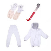 Biele delené včelárske oblečenie, profesionálny ochranný odev na včely, včelársky oblek s rukavicami a nástrojom do úľa, včelárske príslušenstvo.