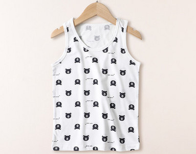 Laisvalaikio stiliaus apatinis kaklelis su aplikacijomis berniukams