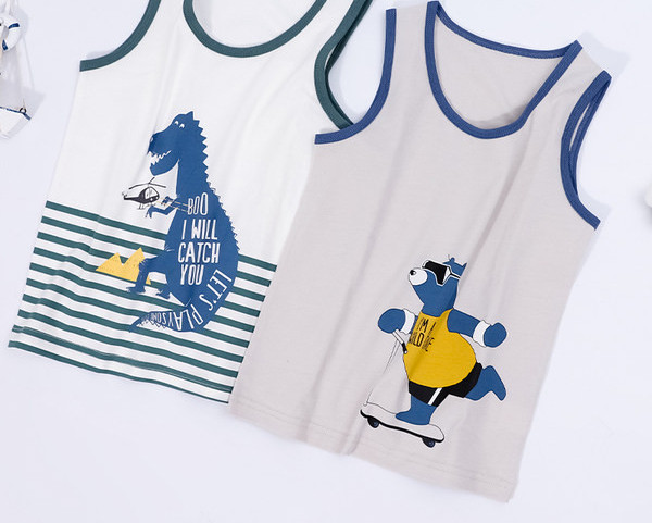 Laisvalaikio stiliaus apatinis kaklelis su aplikacijomis berniukams