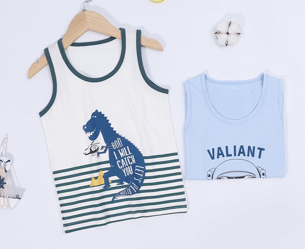 Laisvalaikio stiliaus apatinis kaklelis su aplikacijomis berniukams