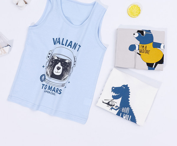 Laisvalaikio stiliaus apatinis kaklelis su aplikacijomis berniukams