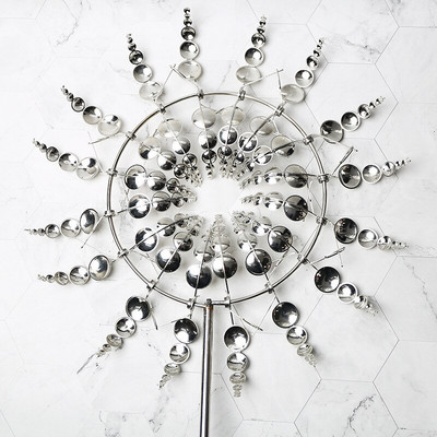 Unikalūs ir stebuklingi metaliniai vėjo malūnai Vėjo suktukai Sodo aikštės centro puošmenos vėjo gaudyklės lauke besisukantis metalinis vėjo malūnas