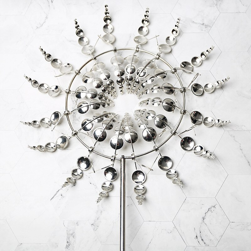 Unikalūs ir stebuklingi metaliniai vėjo malūnai Vėjo suktukai Sodo aikštės centro puošmenos vėjo gaudyklės lauke besisukantis metalinis vėjo malūnas