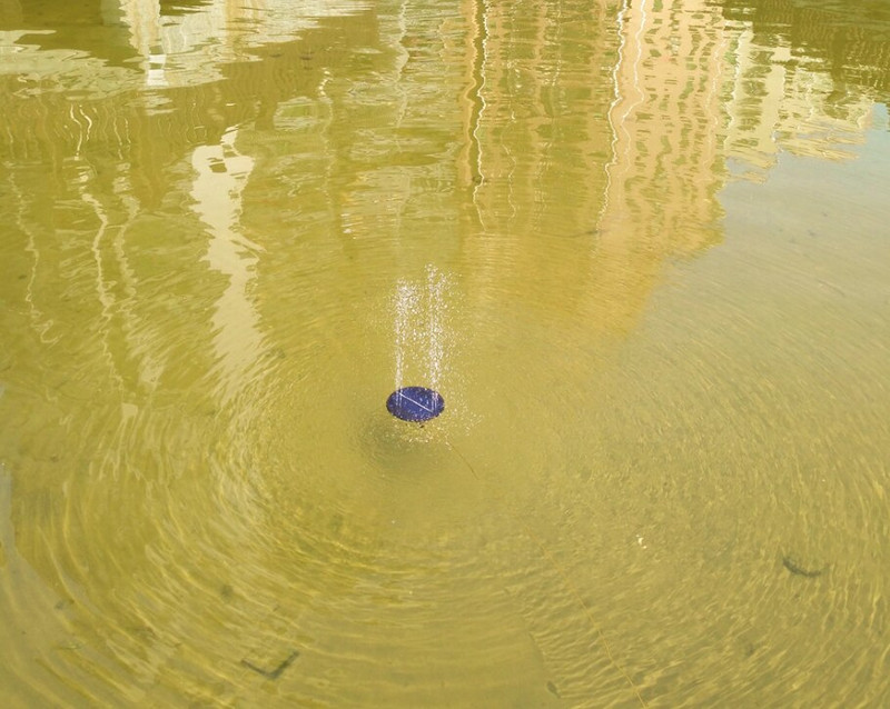 Solárne záhradné okrúhle fontánové čerpadlo, solárny záhradný vodopád, solárna vonkajšia fontána na vtáčí kúpeľ, tečúca fontána