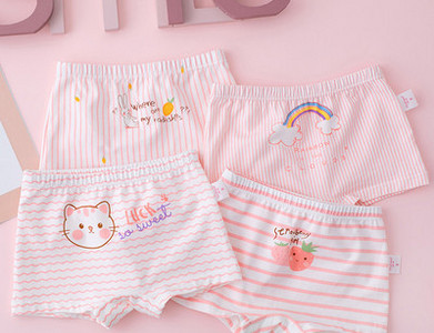 4 bokserių komplektas mergaitėms su aplikacija ir užrašu