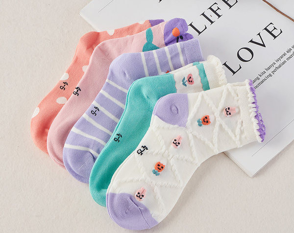 5 kojinių rinkinys mergaitėms su kelių spalvų siuvinėjimais