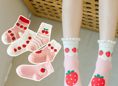 Vaikiškos kojinės su gėlių motyvais