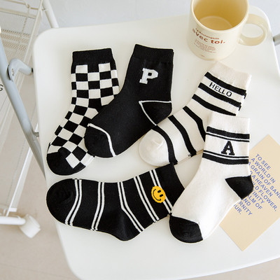 Vaikiškos kojinės su gėlių motyvais