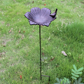 Antikvarinis kaimiškas sodo gėlių ketaus paukščių vonia su ilgu kištuku Europos namų lauko žolės vejos įdėklas Dekorinis geležinis paukščių tiektuvas