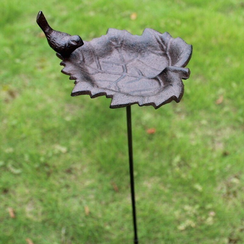 Antikvarinis kaimiškas sodo gėlių ketaus paukščių vonia su ilgu kištuku Europos namų lauko žolės vejos įdėklas Dekorinis geležinis paukščių tiektuvas