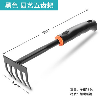 Sodo įrankiai, juoda plastikinė rankena, plastikinis purškiklis, dvigubos paskirties kapliai, penkiadantė grėblio kastuvas, lauko kaplis ir gėlių kastuvas.