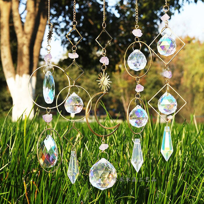 Krištolo saulės gaudyklė lango vėjo varpeliai, kabantys spalvingos vaivorykštės prizmės, blizgančios čakros šviesos gaudyklė, vidaus lauko namų dekoravimas