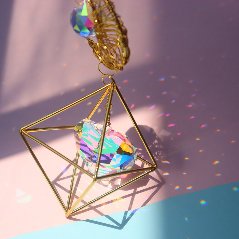 Krištolo šviesą gaudantys papuošalai pakabukas metaliniu rėmeliu spalvotų karoliukų ornamentas lauko sodo saulės gaudyklių apdaila