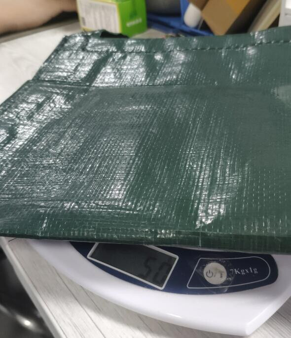 Záhradný závesný vak s farbivom na trávu, jahodová plsť, pestovateľská látka, kvetináč, terasa, trávnik a záhrada, krabica s balíčkami