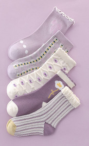 Dječje čarape sa cvjetnim motivima