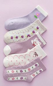 Dječje čarape sa cvjetnim motivima