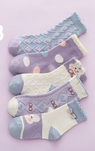 Dječje čarape sa cvjetnim motivima