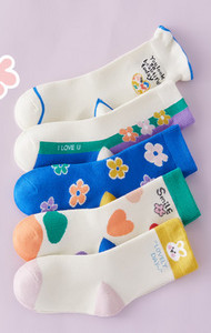 Dječje čarape sa cvjetnim motivima