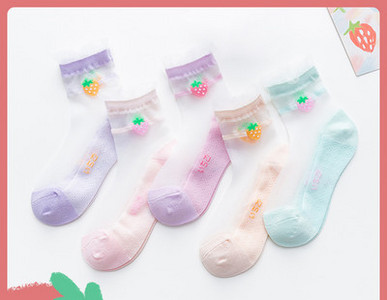 Vaikiškos kojinės su gėlių motyvais