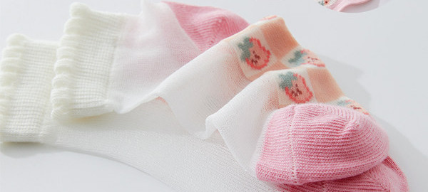 Vaikiškos kojinės su gėlių motyvais