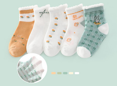 Įvairių spalvų vaikiškos kojinės mergaitėms
