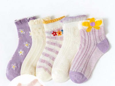 Įvairių spalvų vaikiškos kojinės mergaitėms