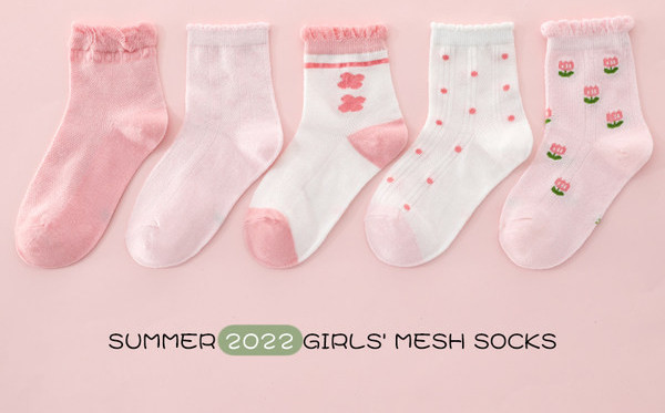 Įvairių spalvų vaikiškos kojinės mergaitėms