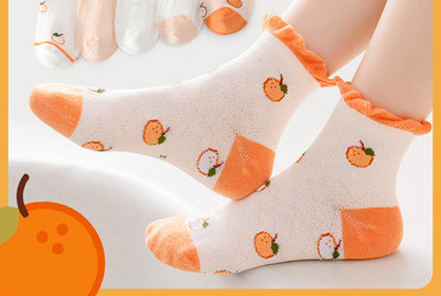 Vaikiškos kojinės su kaspinu ir gėlių motyvais