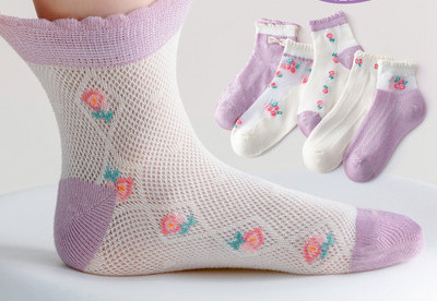 Vaikiškos kojinės su kaspinu ir gėlių motyvais