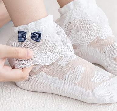 Vaikiškos kojinės su siuvinėjimais ir nėriniais