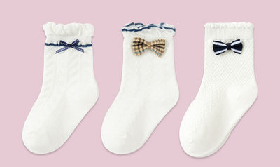 Vaikiškos kojinės su siuvinėjimais ir nėriniais