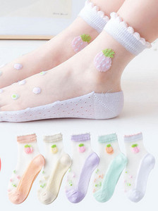 Dječje čarape sa cvjetnim motivima