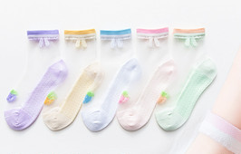 Dječje čarape sa cvjetnim motivima