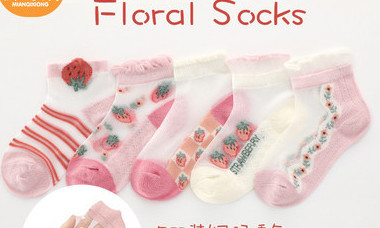 Dječje čarape sa cvjetnim motivima