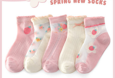 Dječje čarape sa cvjetnim motivima