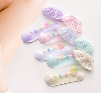 Детски чорапи с дантела 