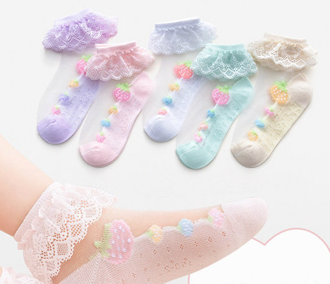 Vaikiškos kojinės su nėriniais