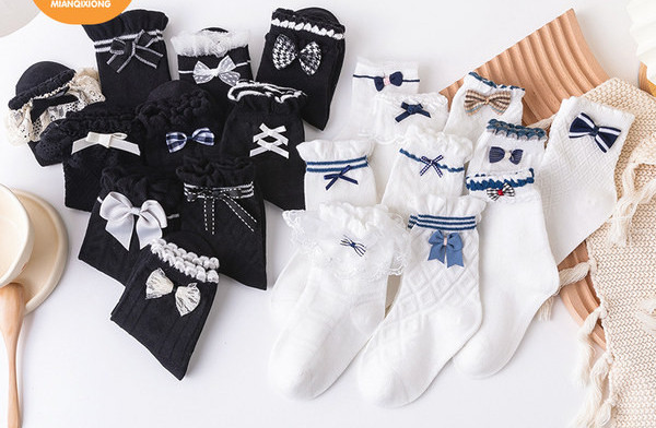 Vaikiškos kojinės su nėriniais ar kaspinėliais mergaitėms