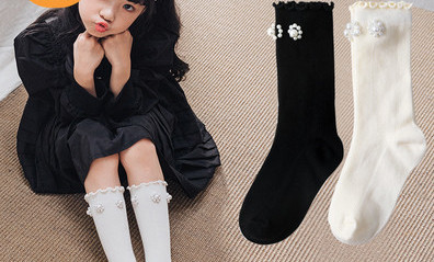 Dviejų spalvų vaikiškos kojinės su kaspinu