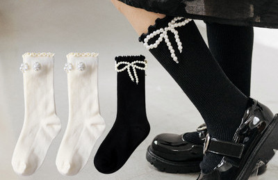 Dviejų spalvų vaikiškos kojinės su kaspinu