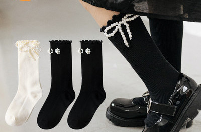 Dviejų spalvų vaikiškos kojinės su kaspinu