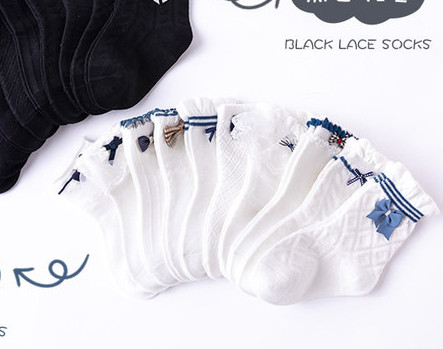 Vaikiškos kojinės su kaspinu ir nėriniais